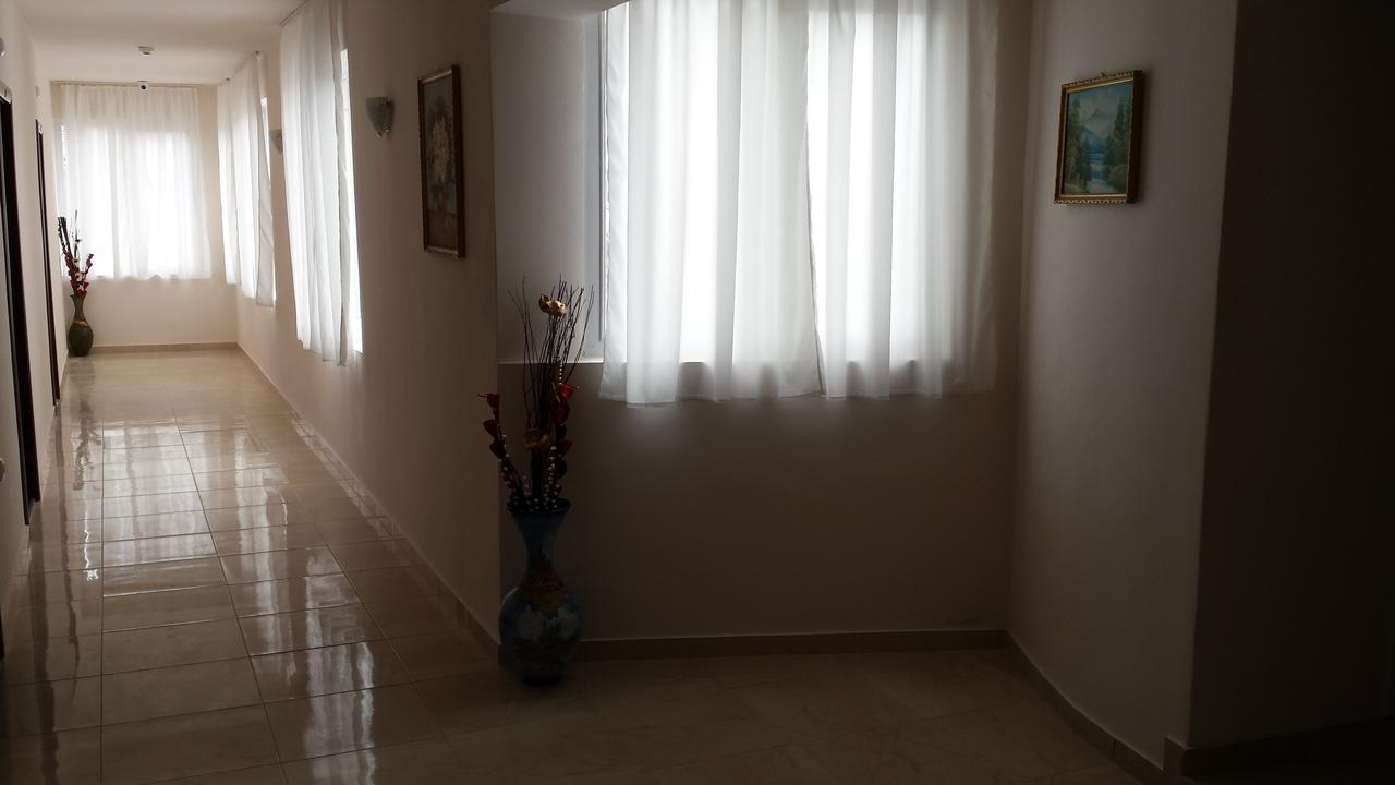 דובריץ Tiara Hotel מראה חיצוני תמונה